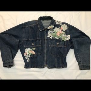 💐 Jean Jacket with Floral Appliqué!